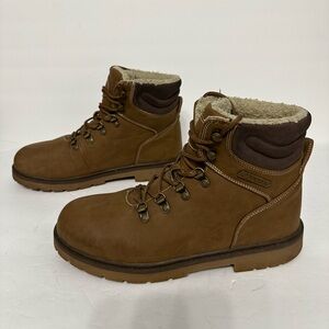 Lugz Men's Tan Grotto Fleece Chukka Boots Size 9.5 Lug Sole Slip Resistant